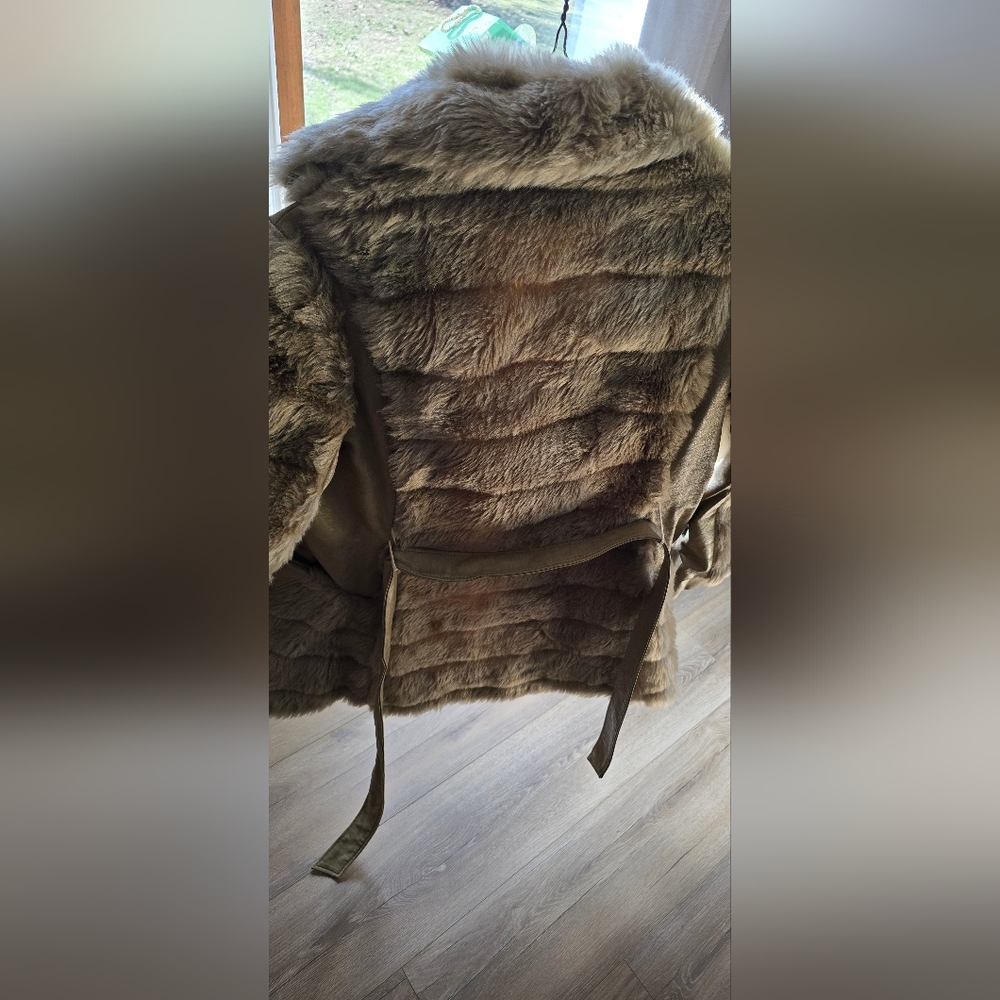 Vintage Fingerhut Fashion Faux Fur Tan Coat - Picture 9 of 9